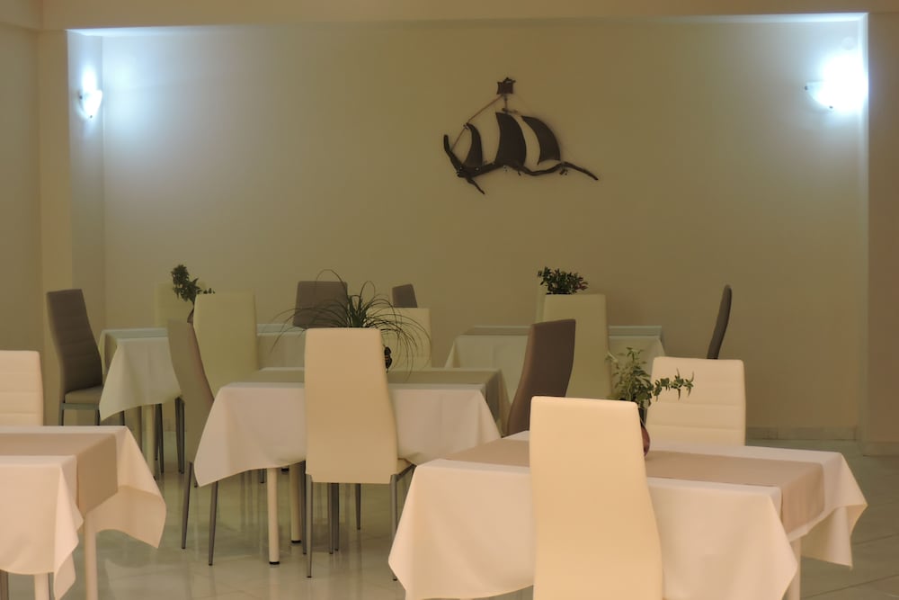 GOLDEN ROSE SUITES 47/62