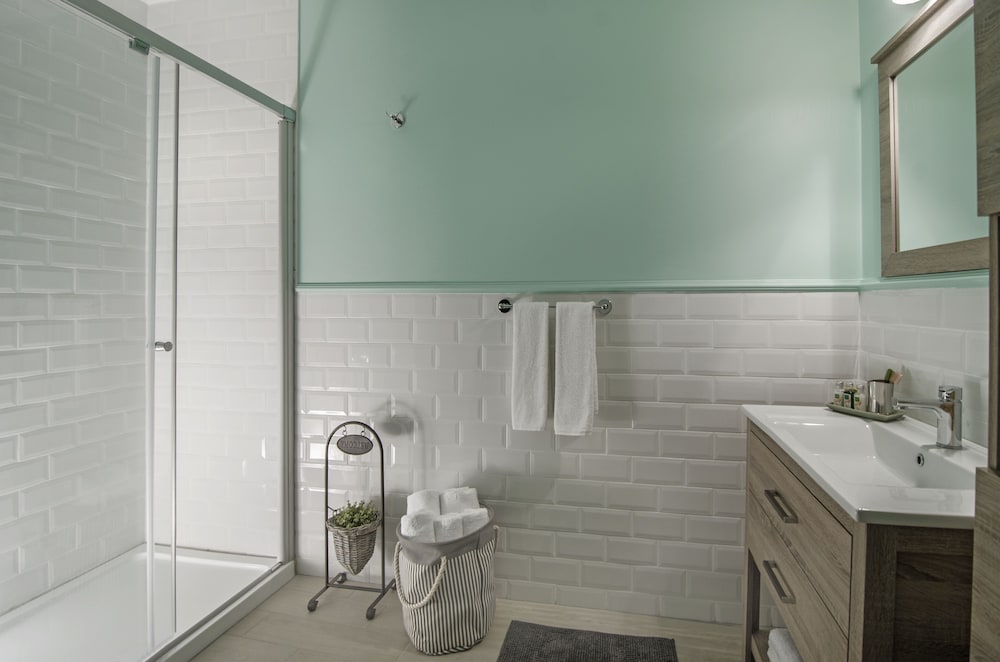Rodina Suites 48/50