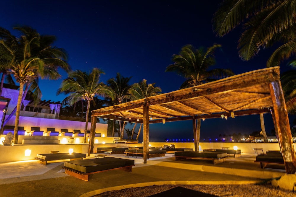 Lotus Beach Hotel 45/49