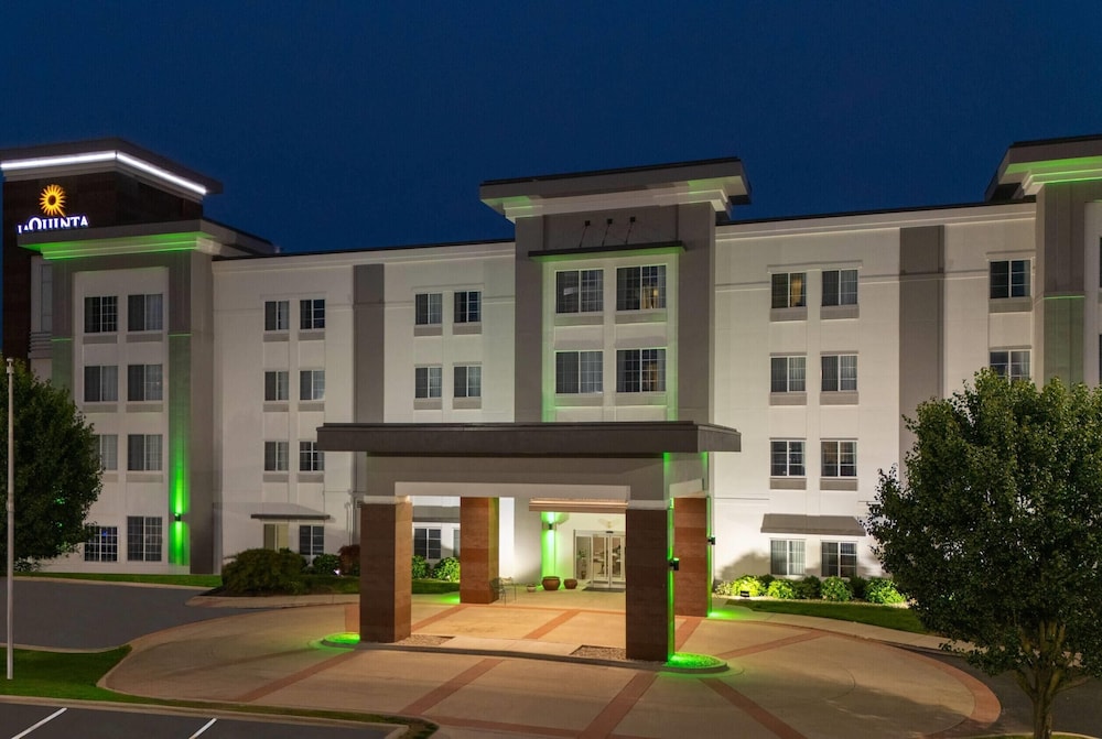 La Quinta Inn & Suites by Wyndham Columbus - Edinburgh 4/59