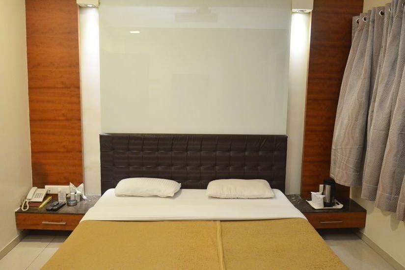 Hotel Apna Avenue 5/20