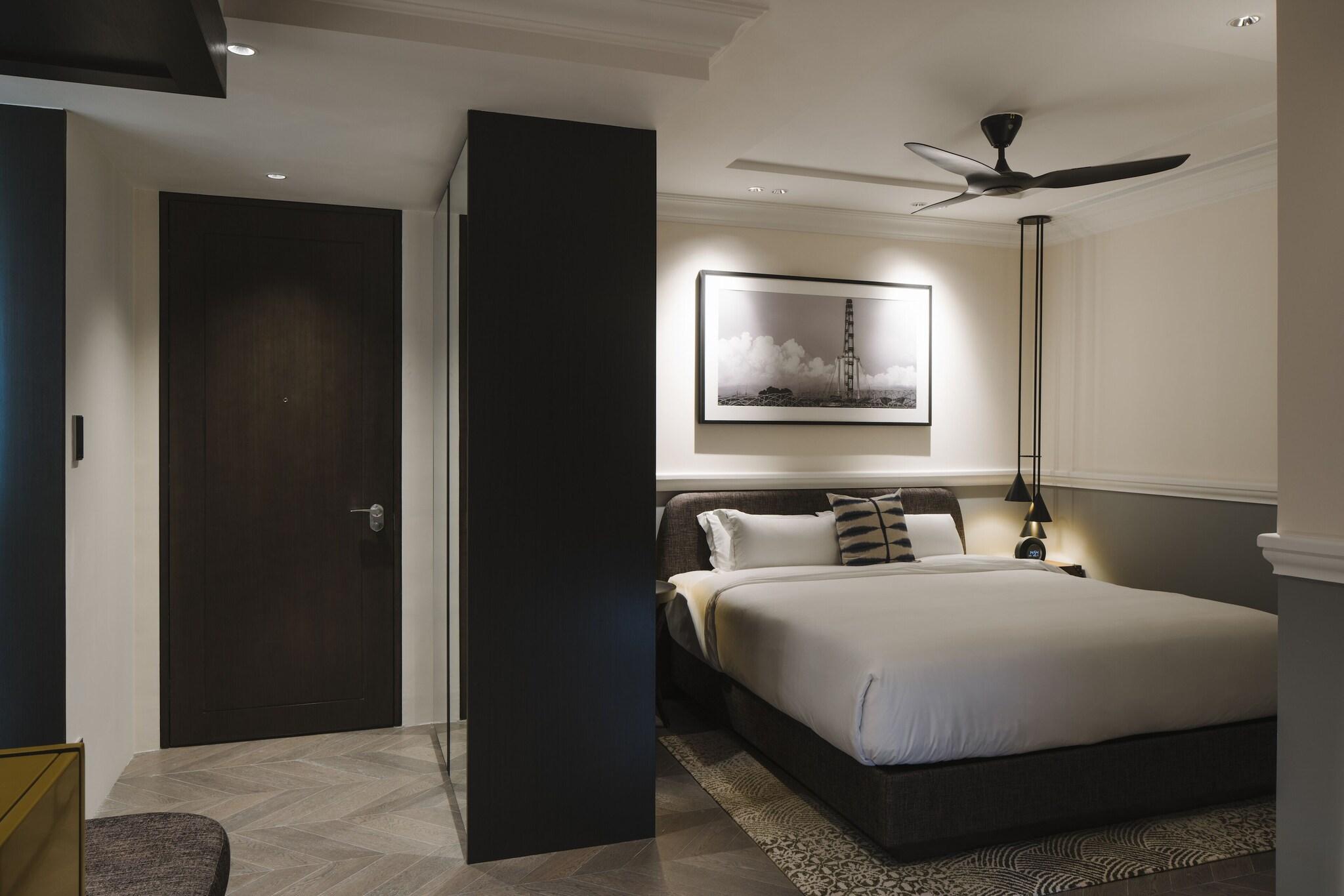 GARDEN, JUNIOR SUITE, KING BED