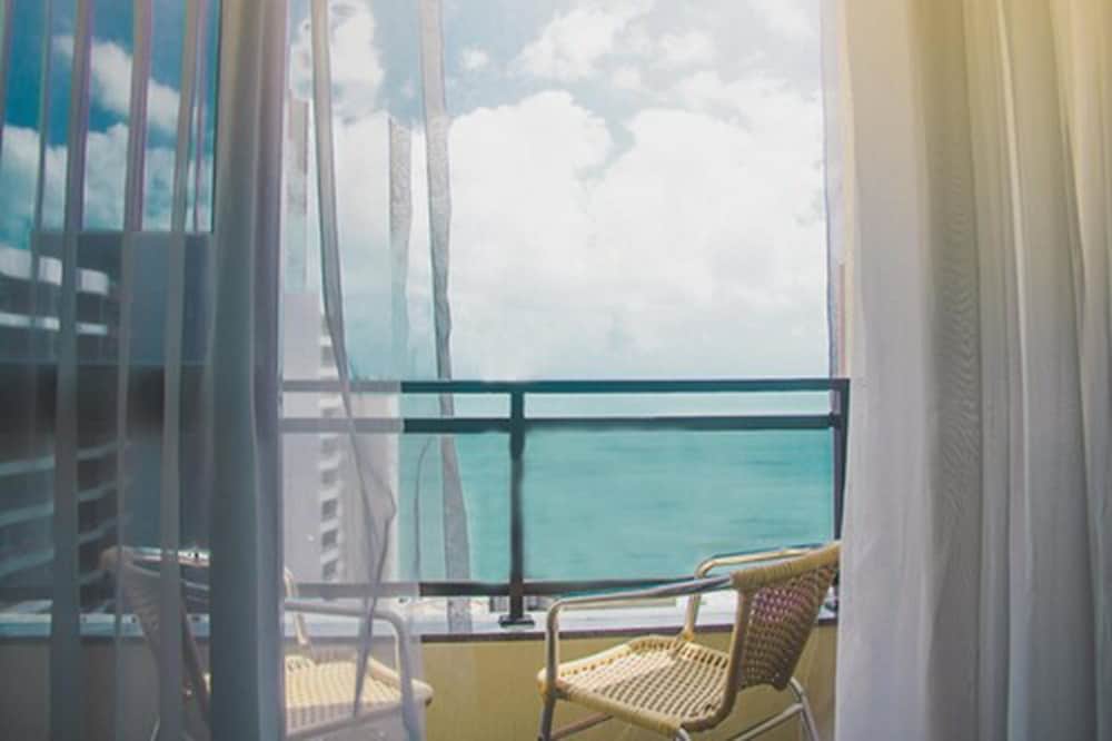 JOH Blue Ocean Hotel 8/63