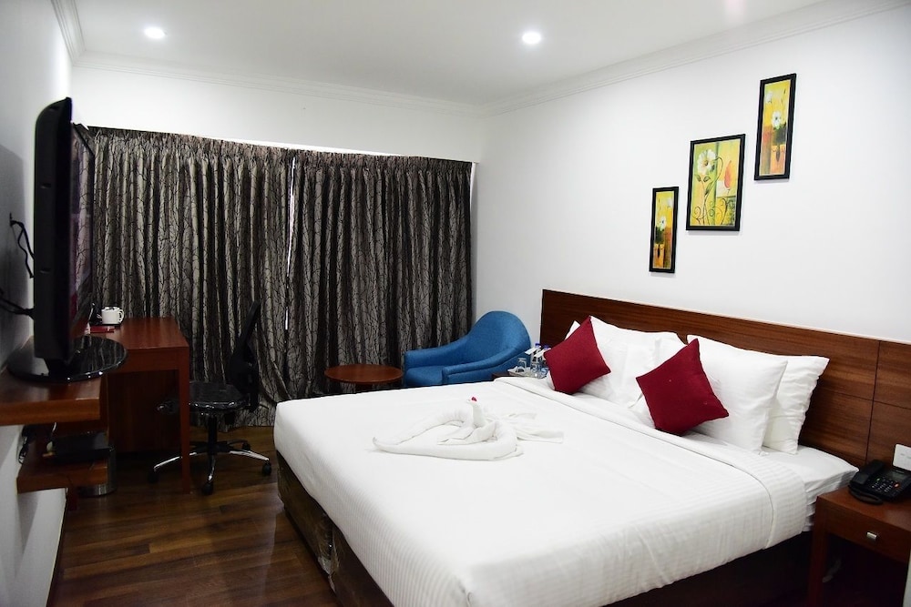 COMFORT, DOUBLE BED, CITY VIEW, CORNER