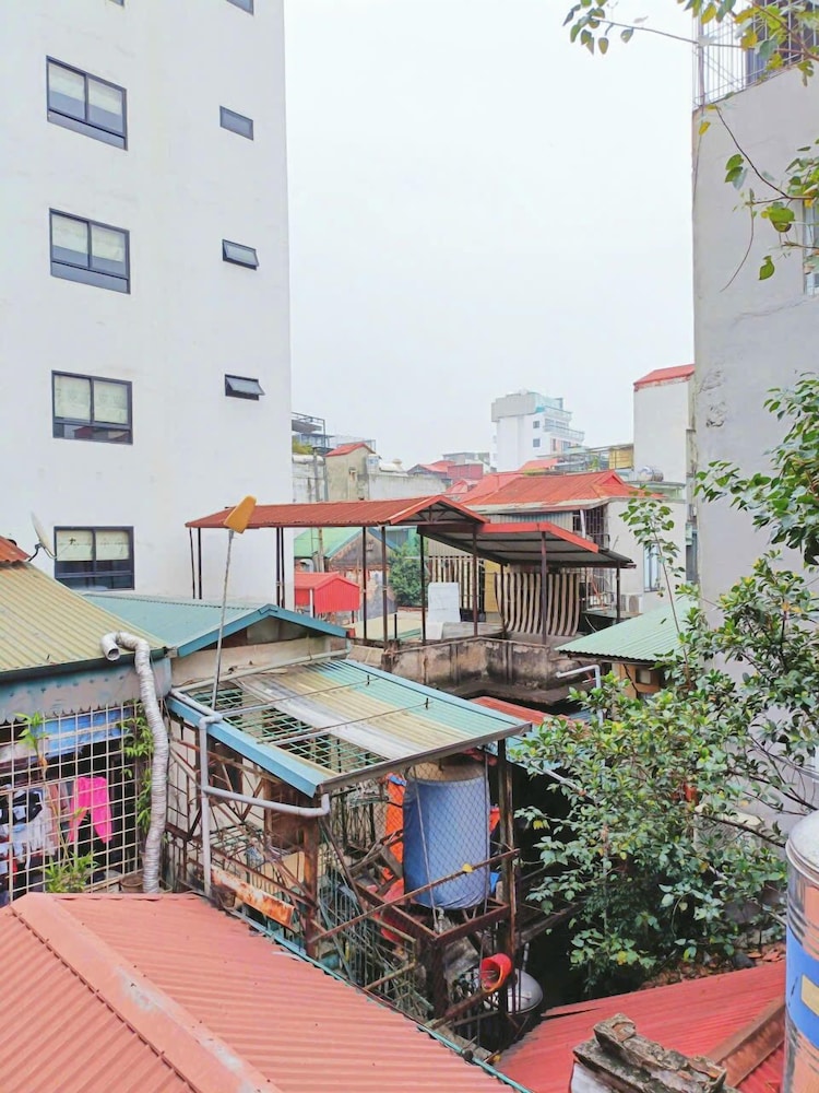 Viet Vintage Hostel & Pub 24/26