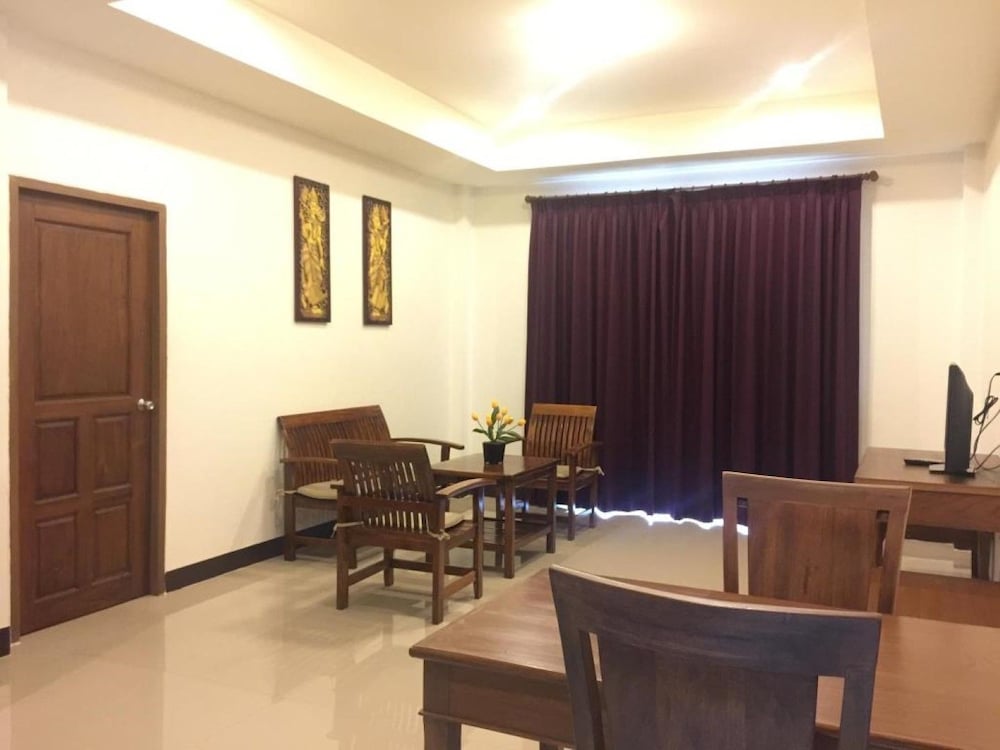 Amonruk Hotel 2 36/40