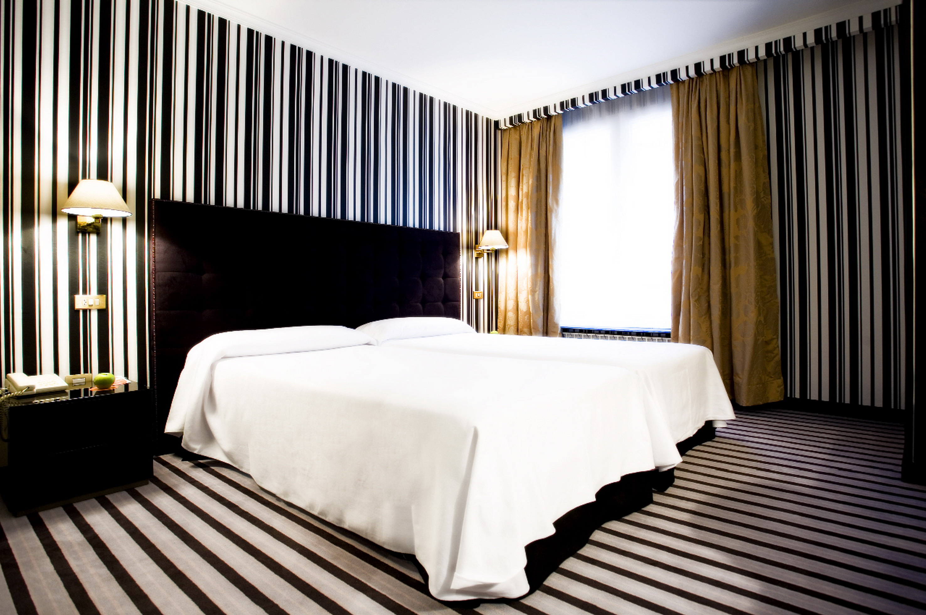 ROOM, DOUBLE BED