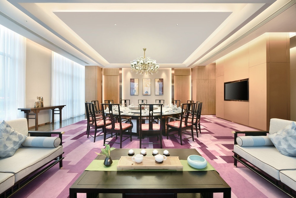 Crowne Plaza Dalian Xinghai 37/70