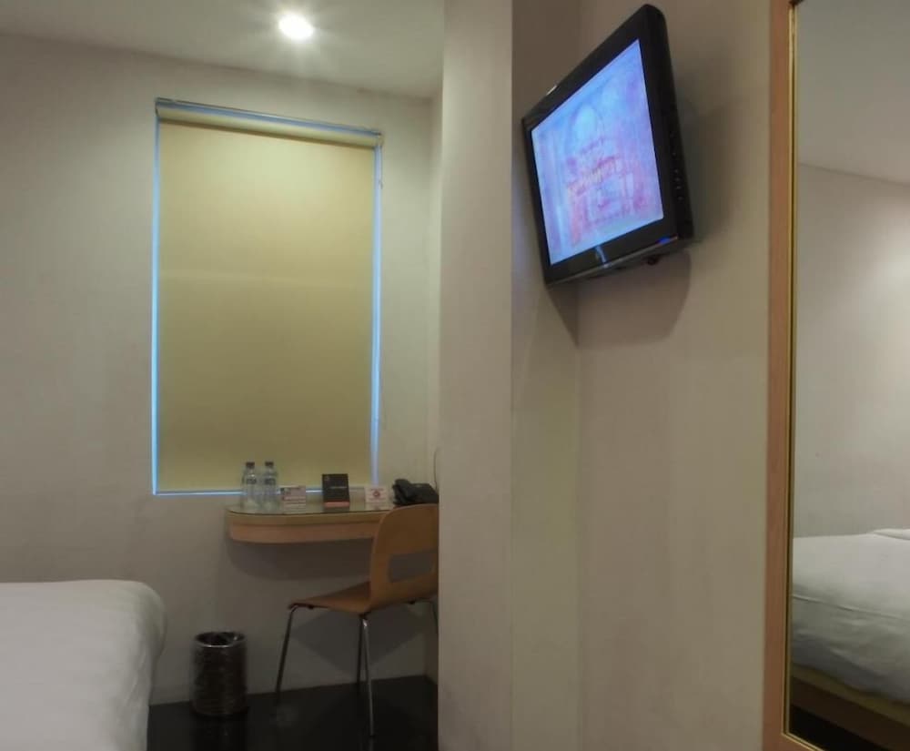 M Hotel Jakarta 66/67