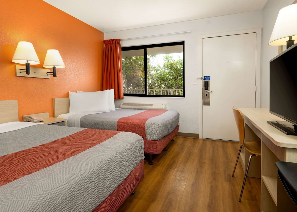 Motel6 Morro Bay, CA 21/63