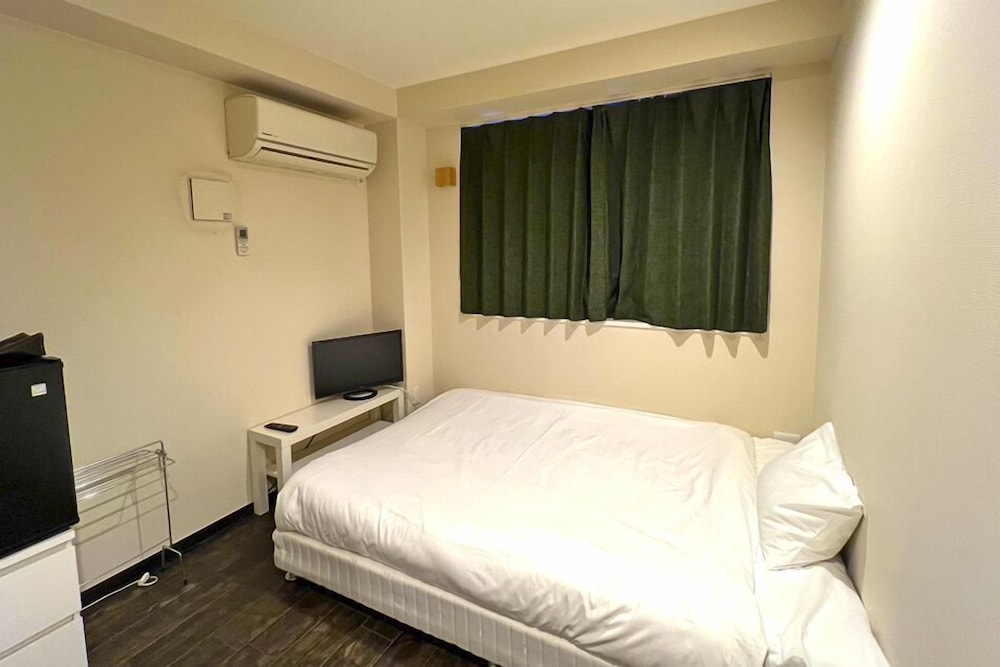 ROOM, SINGLE