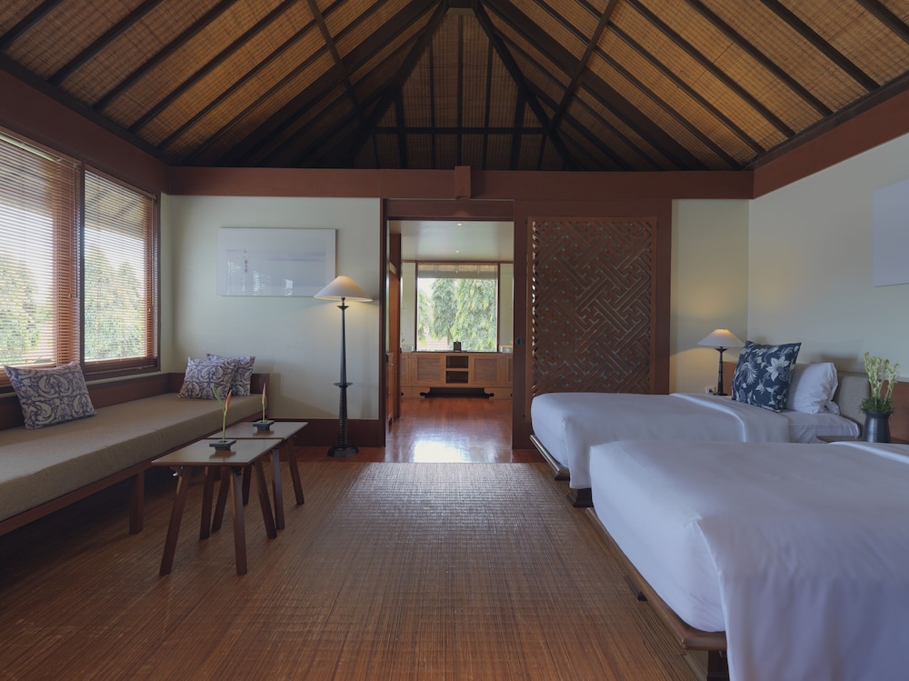 3 BEDROOMS, POOL, CLUB, VILLA