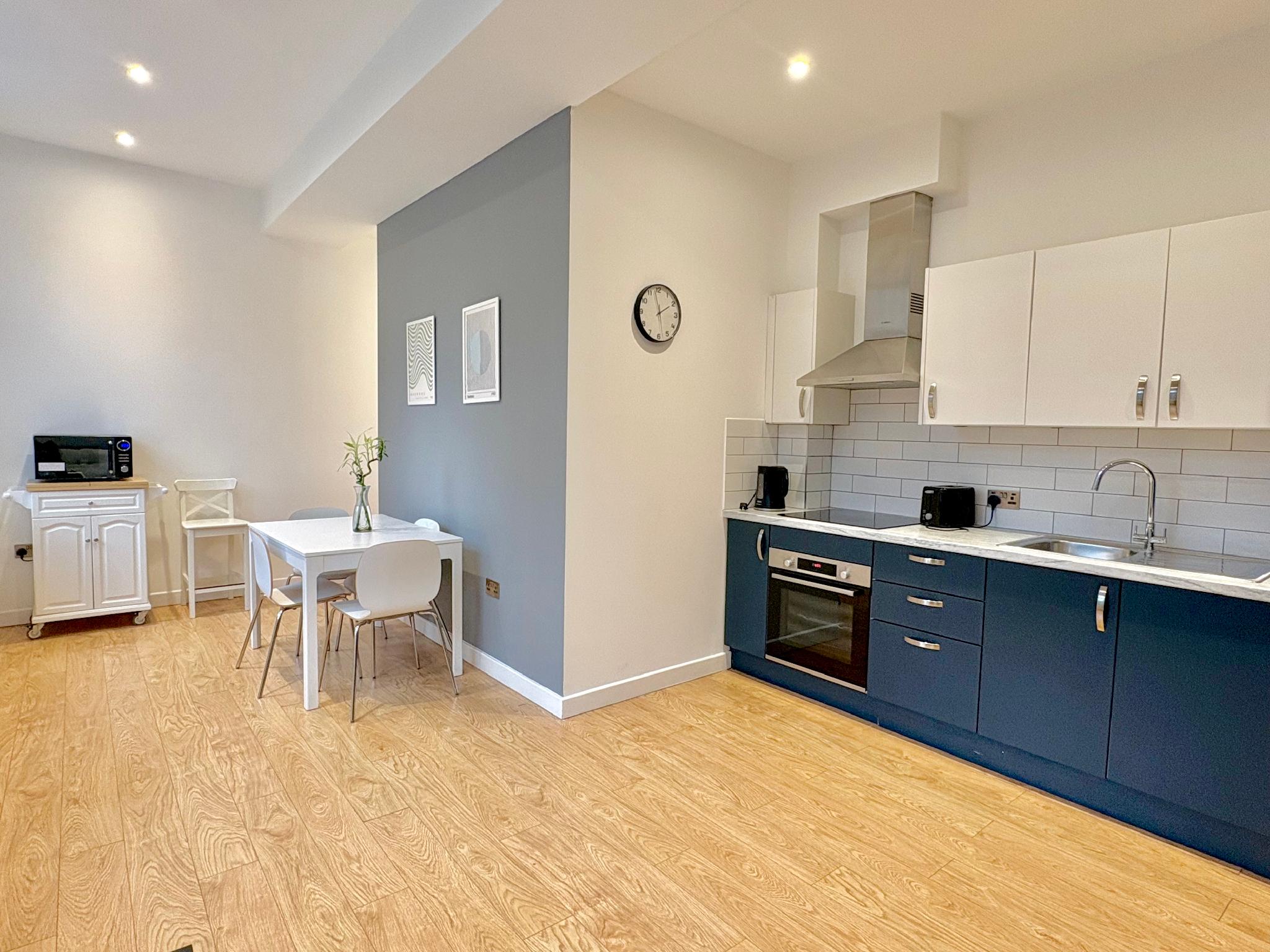Shoreditch Apartments by PrimeCityHosts 13/37