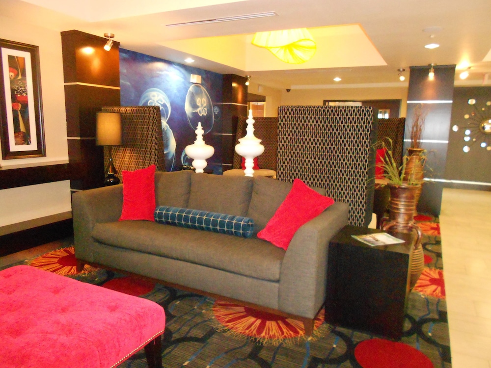 Holiday Inn Express Hotel Suites Corpus Christi North 30/44