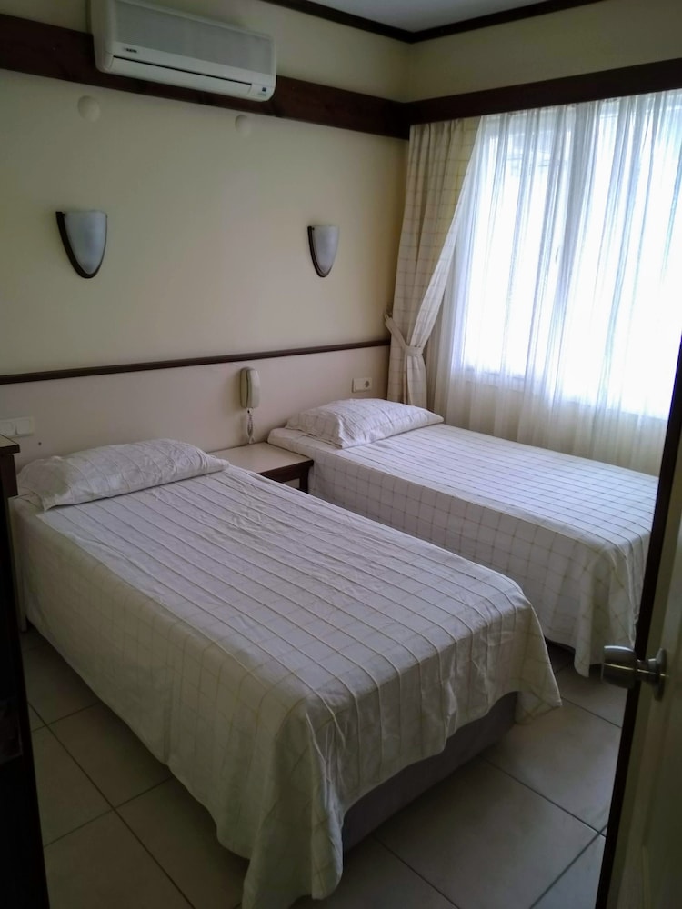 OYA APARTMENTS 10/50