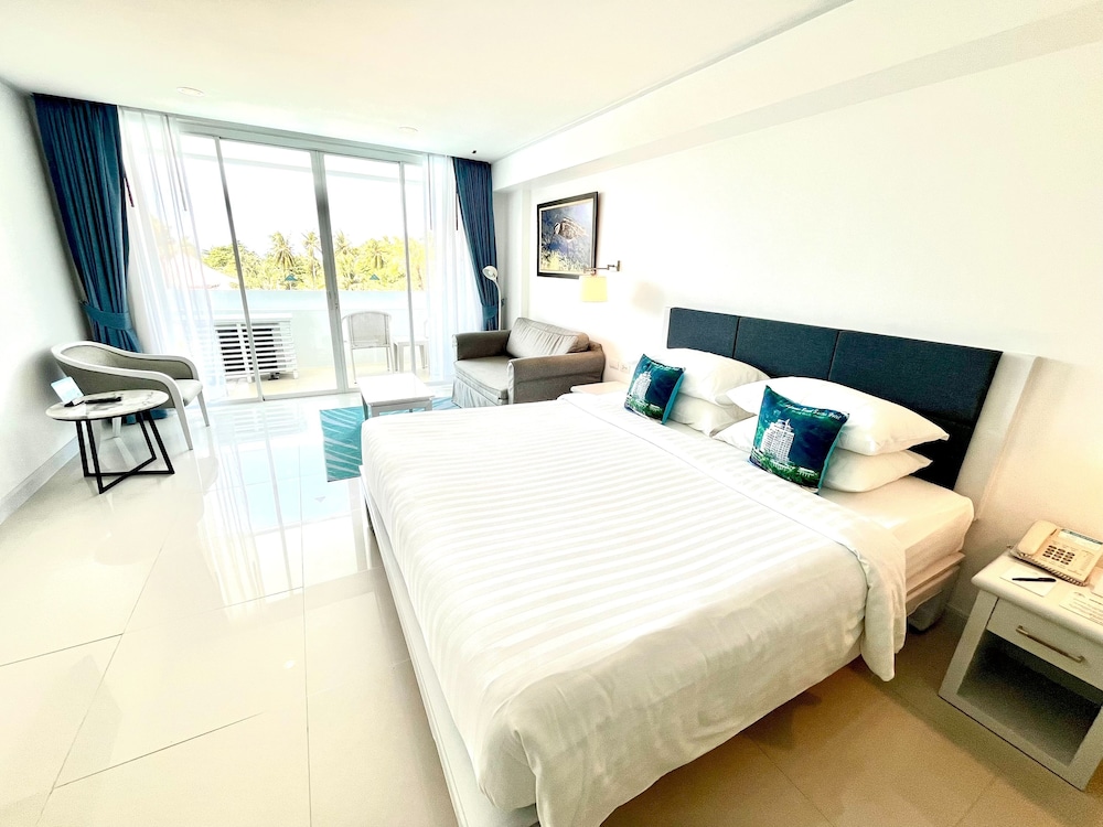 Andaman Beach Suites Hotel 24/69