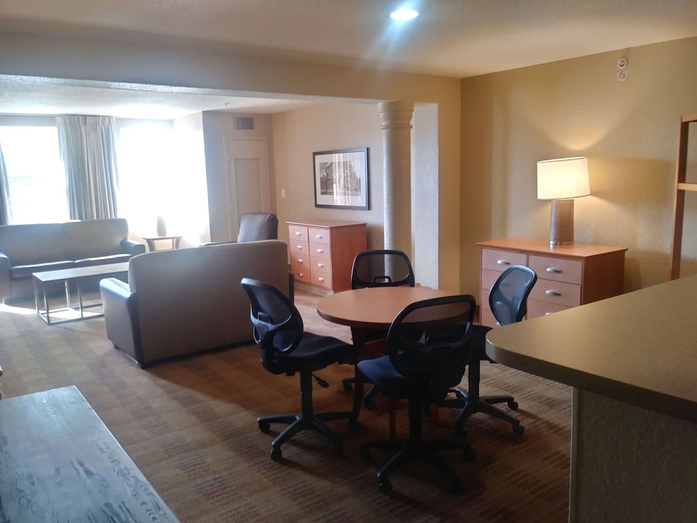 Studio 6 Suites Jacksonville Deerwood Park FL 62/71