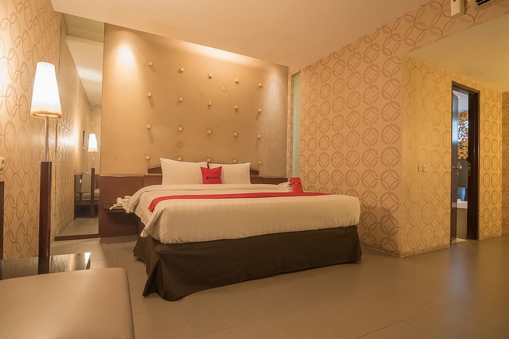 RedDoorz Plus @ Cipaganti Street 3 7/19