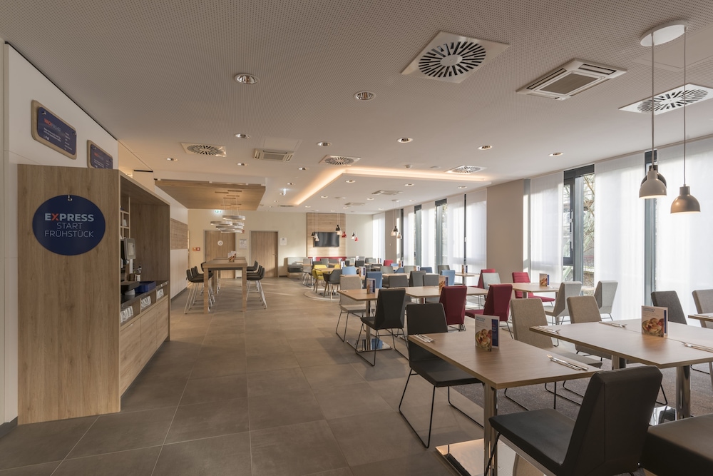 Holiday Inn Express Wuppertal Hauptbahnhof 43/58