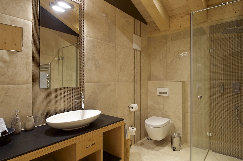 Matterhorn Lodge Hotel and Appartements 48/50