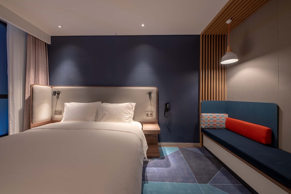 Holiday Inn Express Nantong North Gateway 26/50