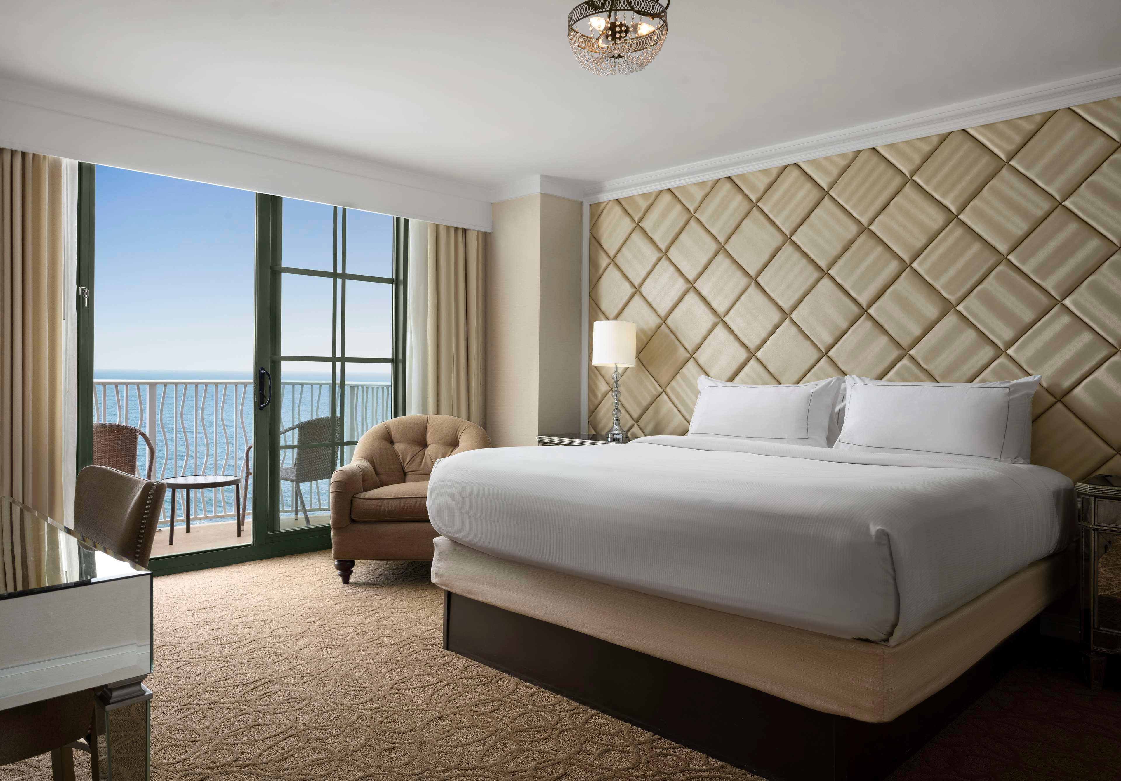 1 BEDROOM, PRESIDENTIAL, SUITE, KING BED, OCEAN FRONT, BALCONY