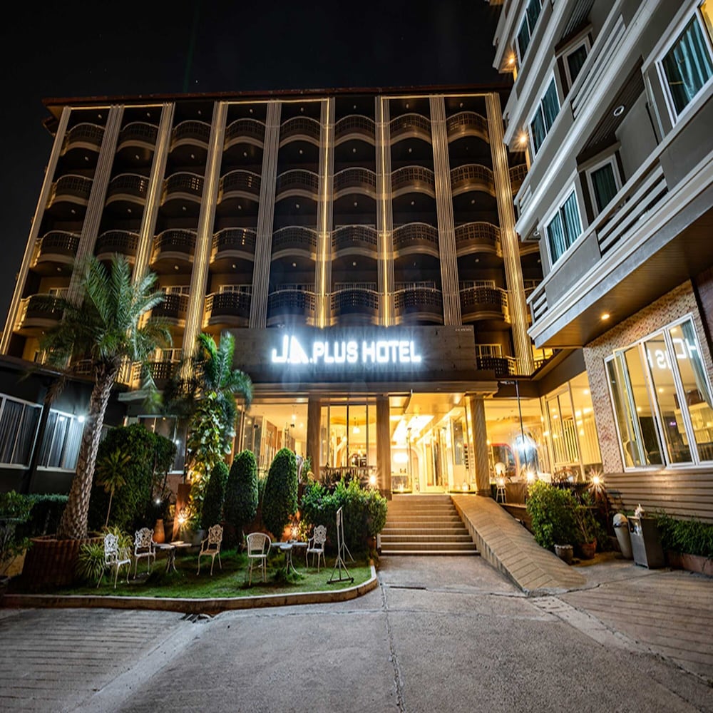 Sunday JA Plus Hotel 6/65
