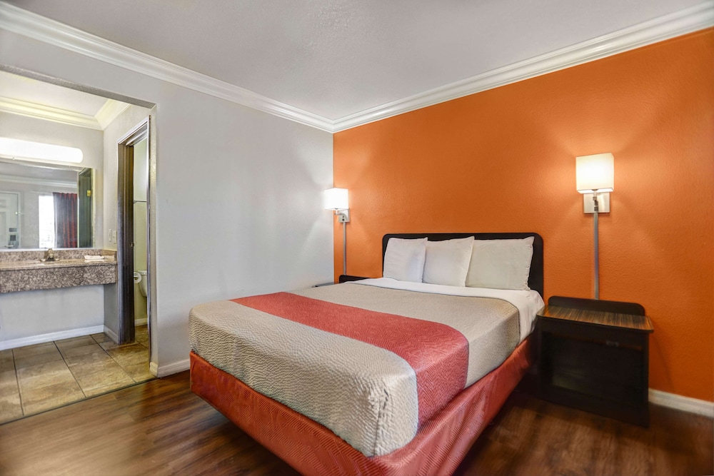 Motel6 Fresno, CA - Belmont Ave 20/39