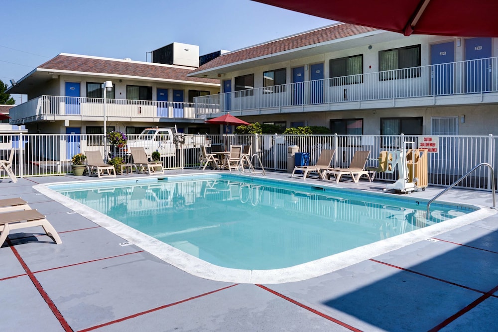 Motel6 Springfield, OR - Eugene North 11/49