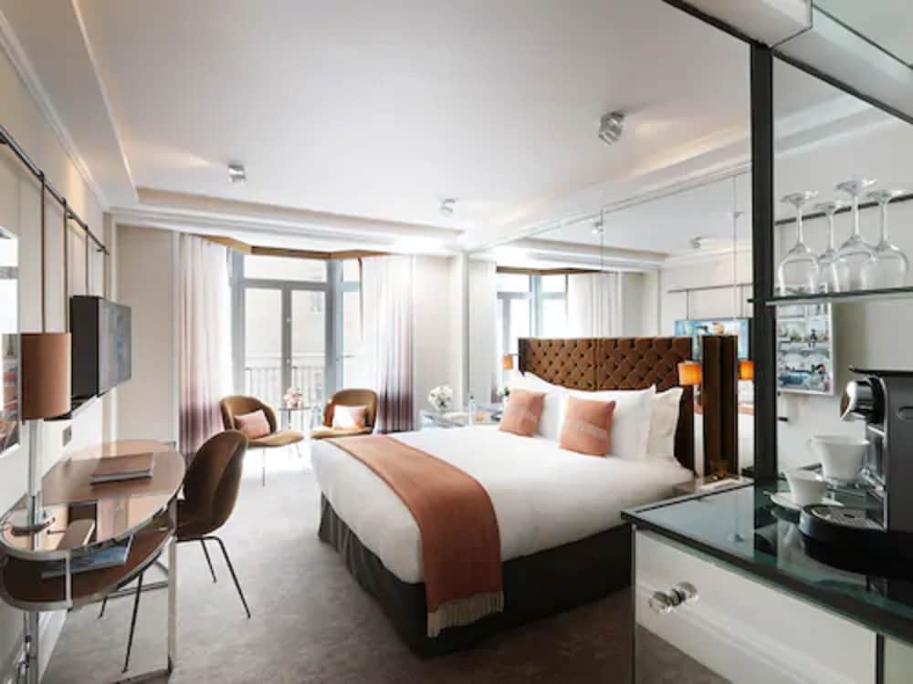 The Athenaeum Hotel & Residences 15/66