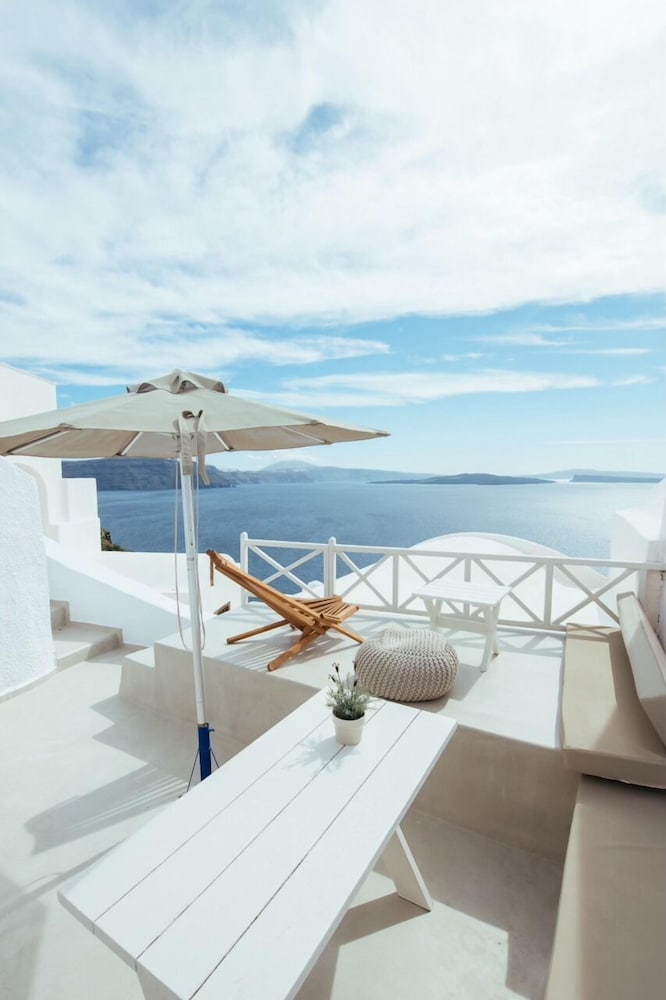 Blu Blanco Cave House 33/47