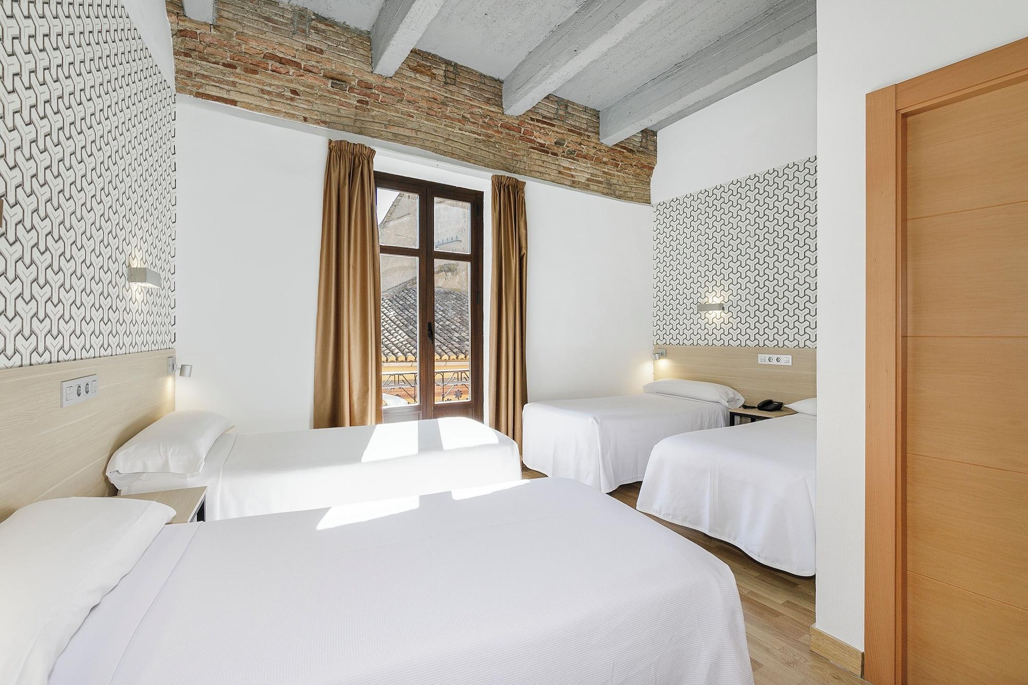 Room, Quadruple
