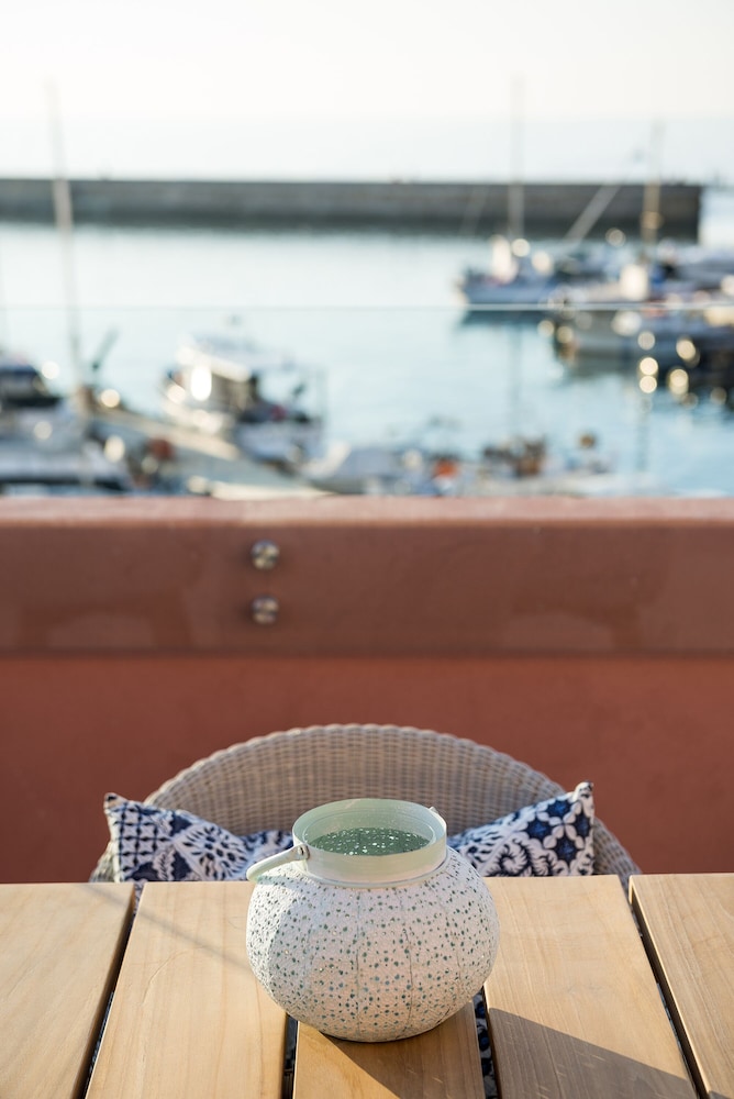 Avra Venetian Harbour Apartments 33/50