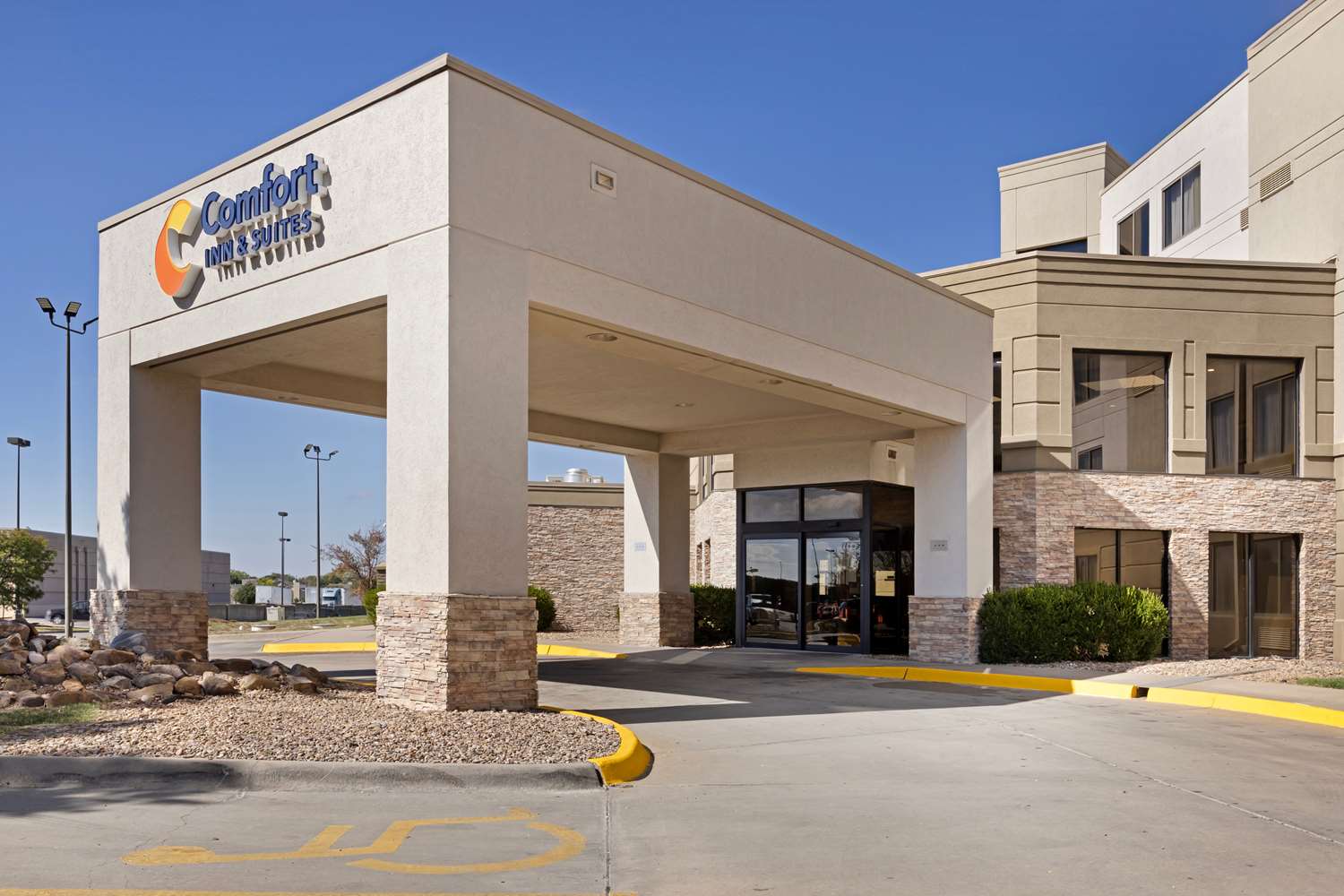 Comfort Inn and Suites Wichita Northeast, KS 25/27