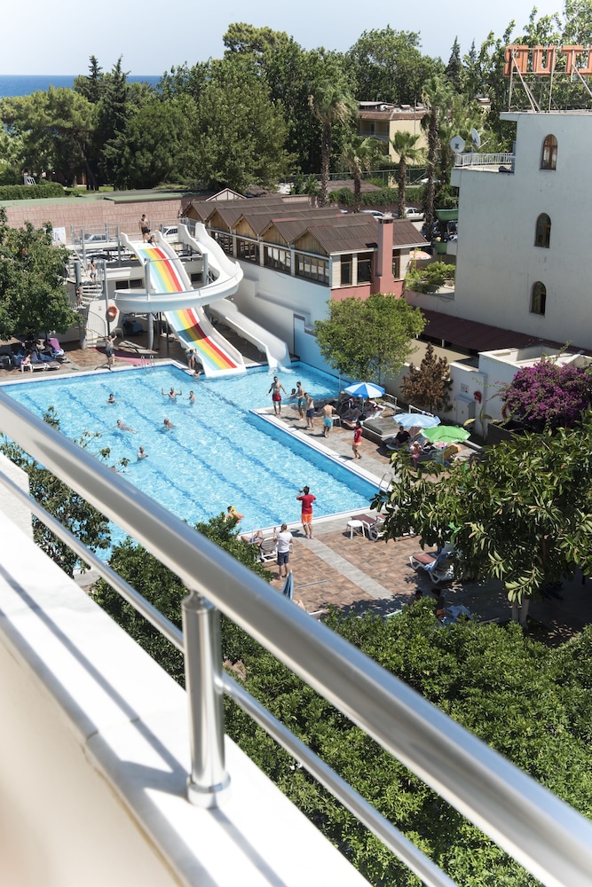 Selcukhan Hotel 58/67