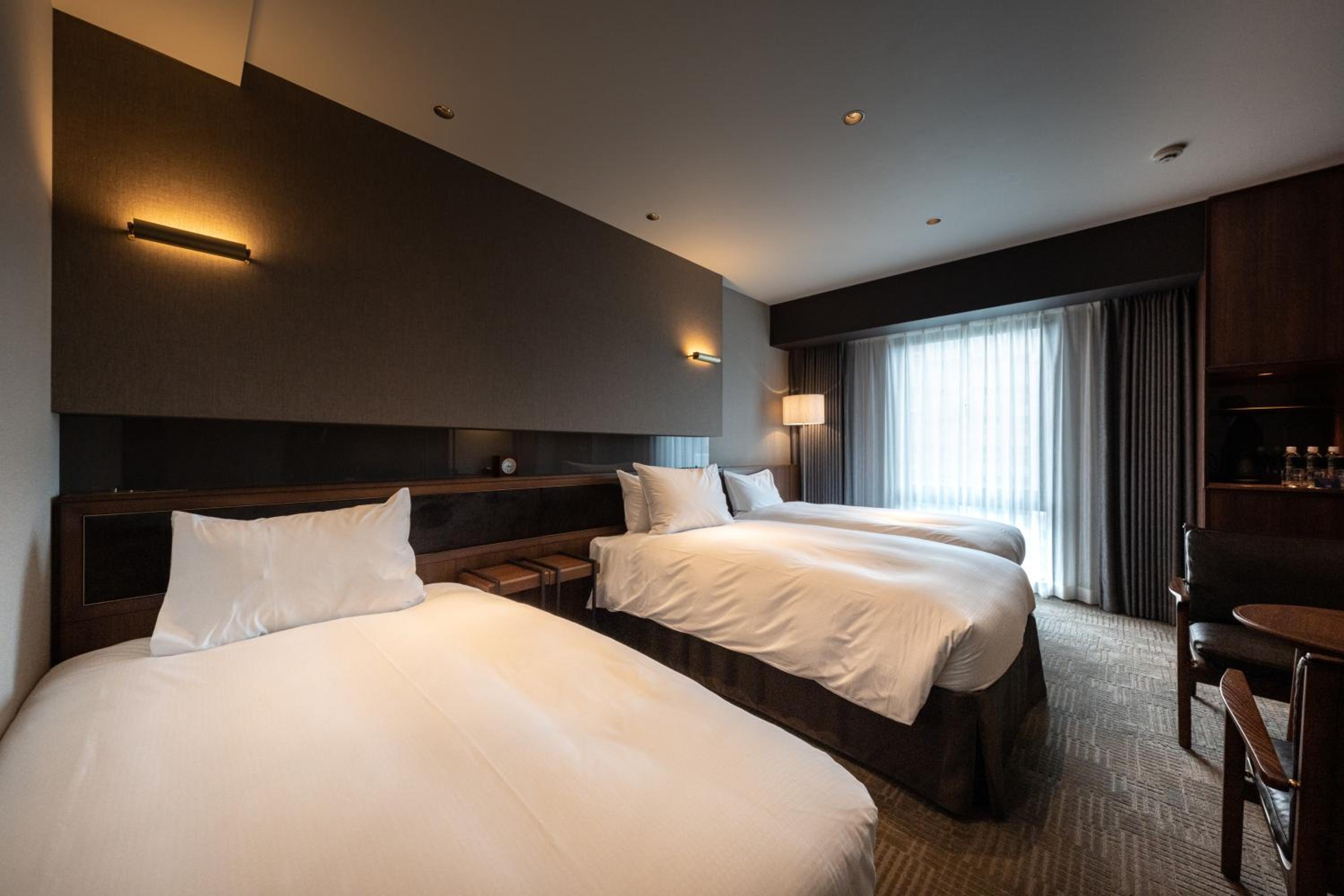 ROOM, TRIPLE