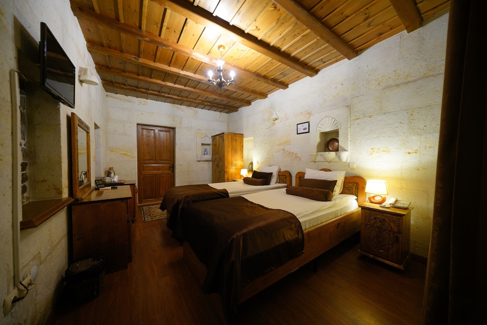 Harman Cave Hotel 22/78