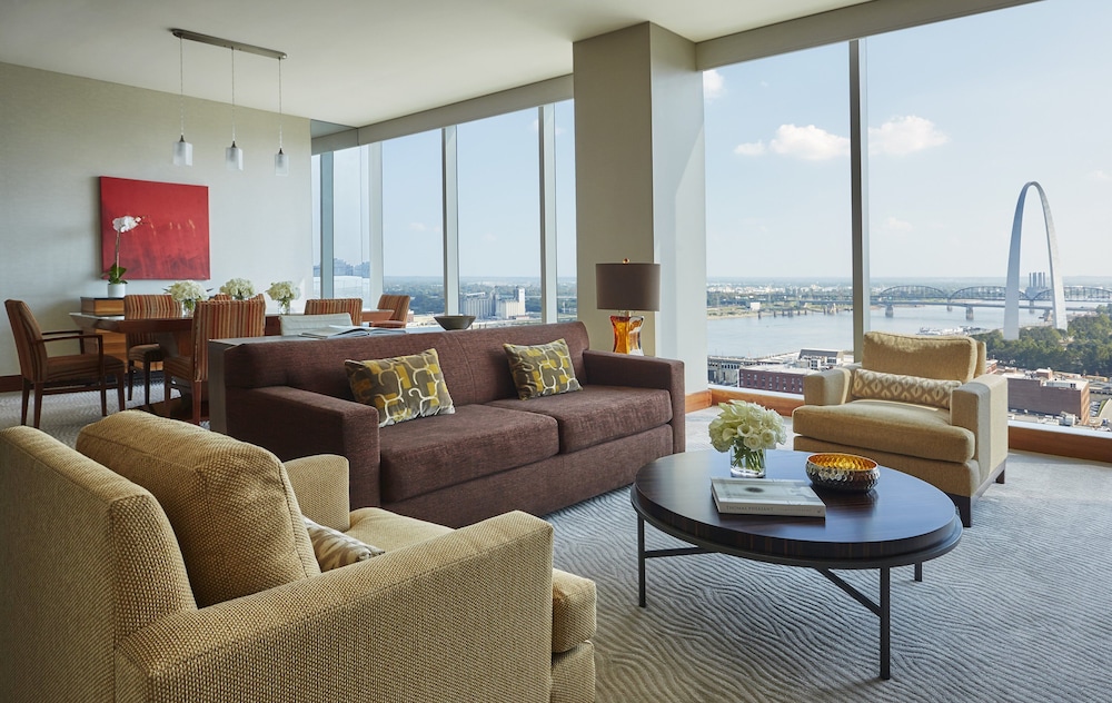 Four Seasons Hotel St. Louis 55/79