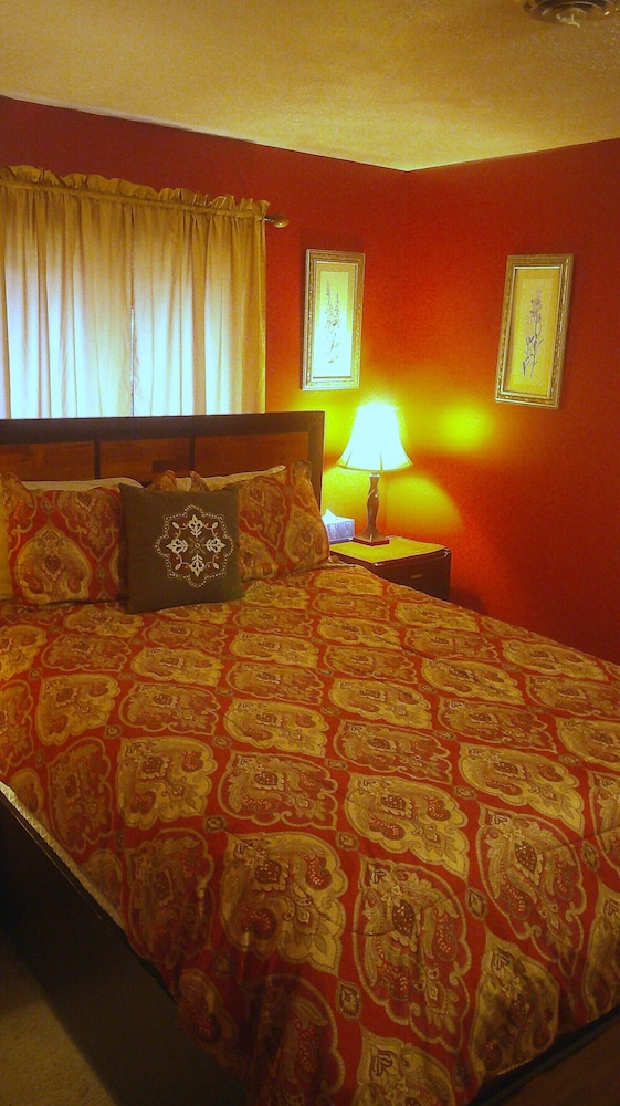 Lil Black Bear Inn 48/74