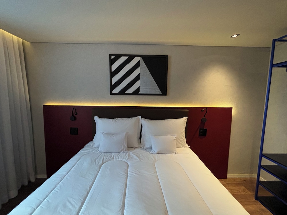 SUPERIOR, QUEEN BED, ACCESSIBLE