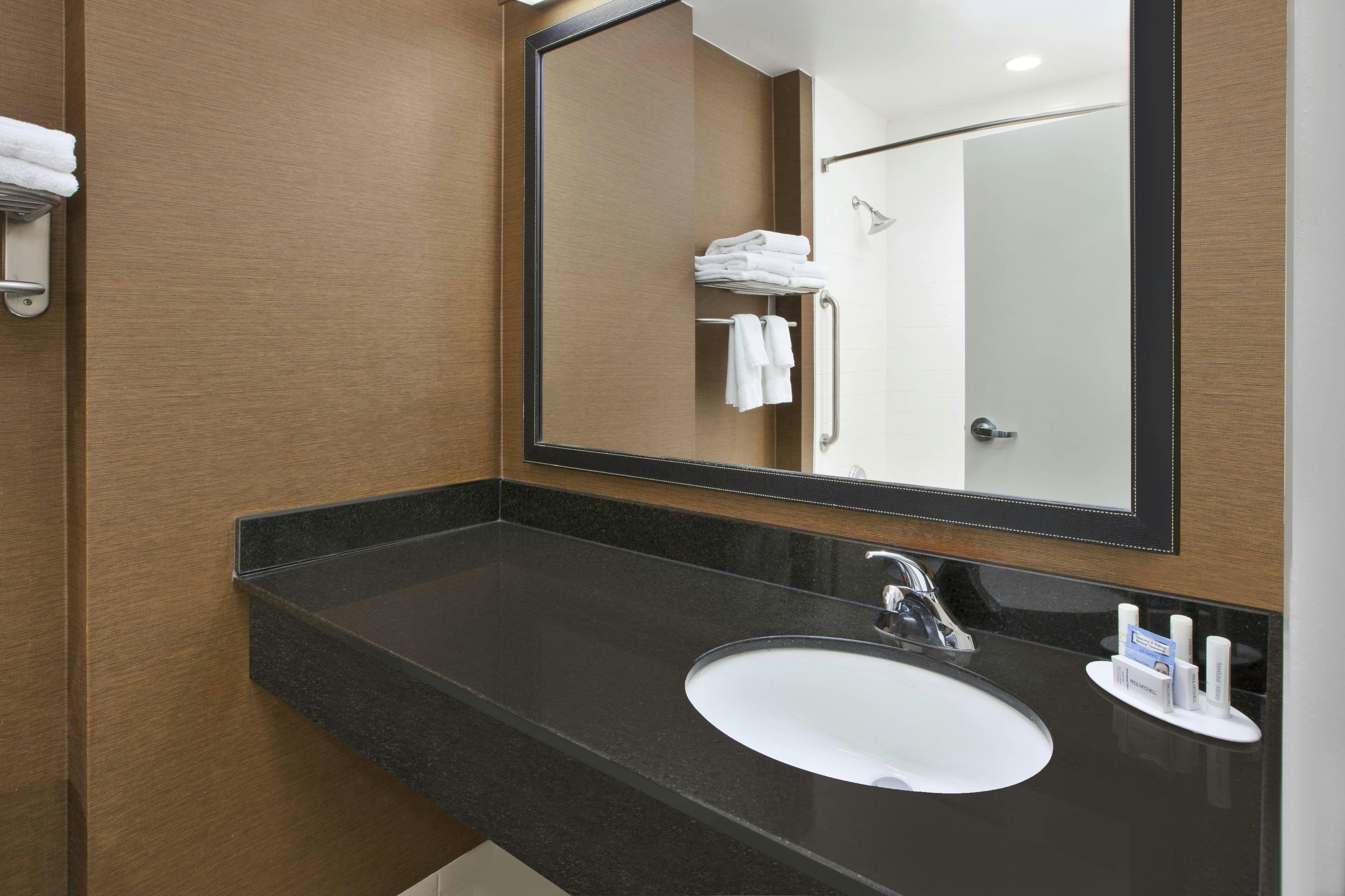 غرفة بسرير كينج، Fairfield Inn Suites Milwaukee Downtown 4/5