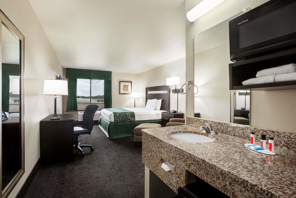 Travelodge By Wyndham Livonia 9/21