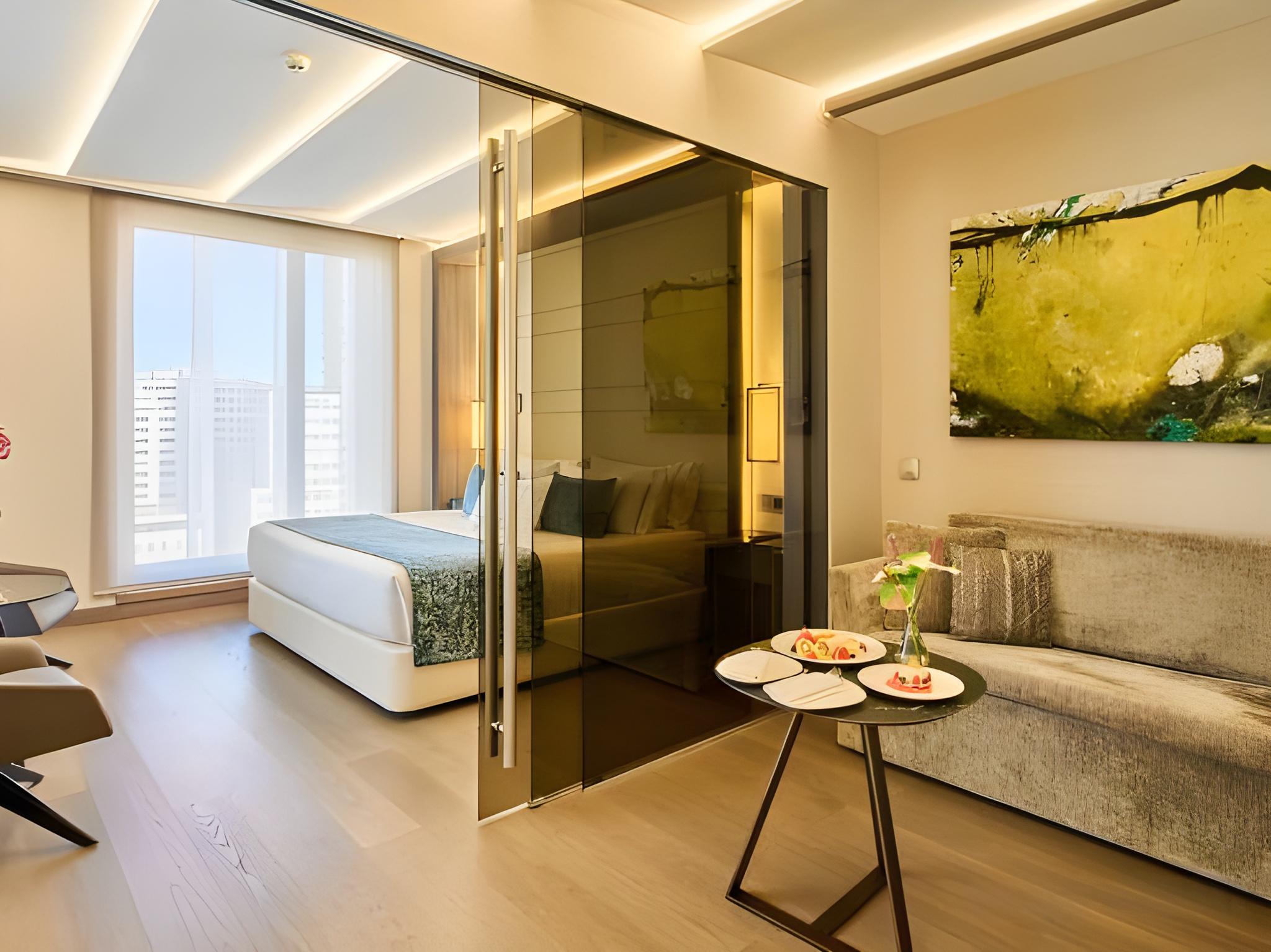 Junior Suite, Triple, King Bed