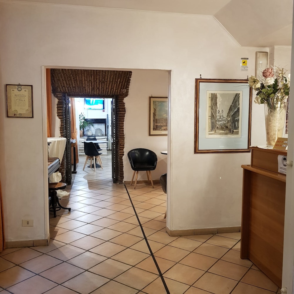 Hotel Julia 5/66