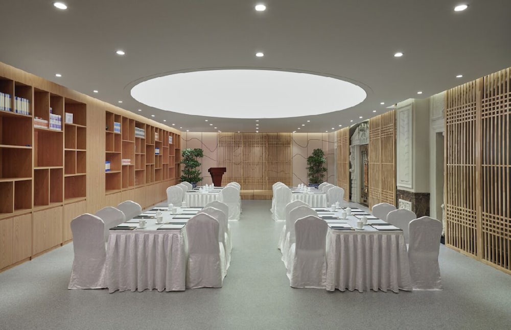 Fragrant Hill Empark Hotel 8/55