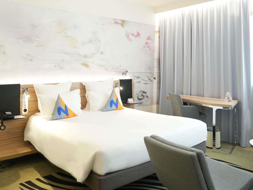 EXECUTIVE, KING BED