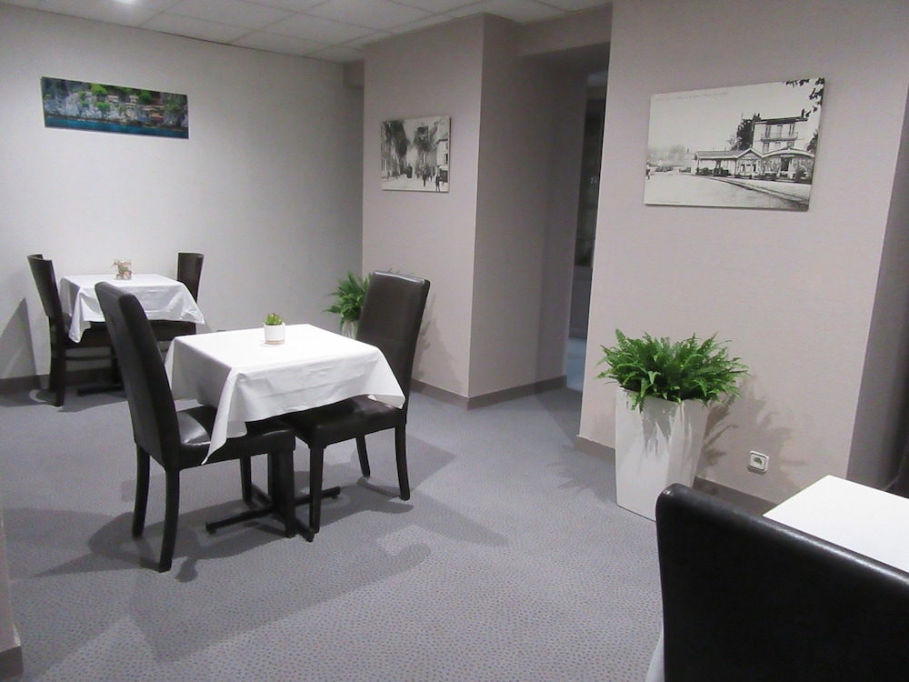 Sorti P Tit Dej Hotel Saintes 36/50