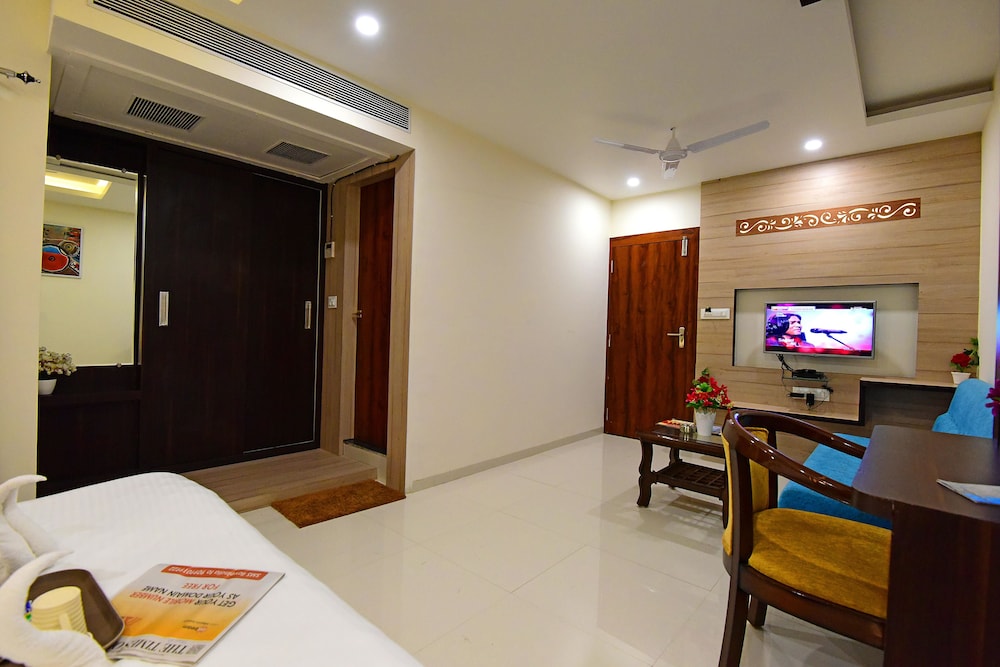 Hotel Dayal Paradise 15/26