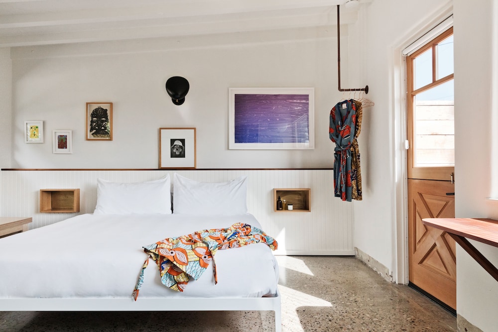 Hotel June Malibu 16/52
