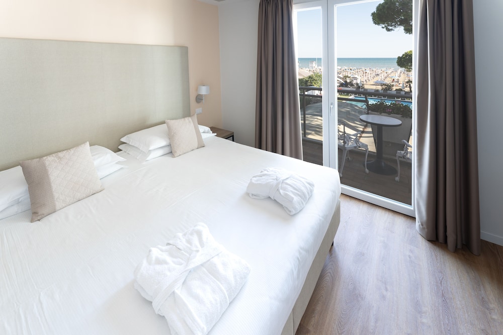 Excelsior Hotel 17/61